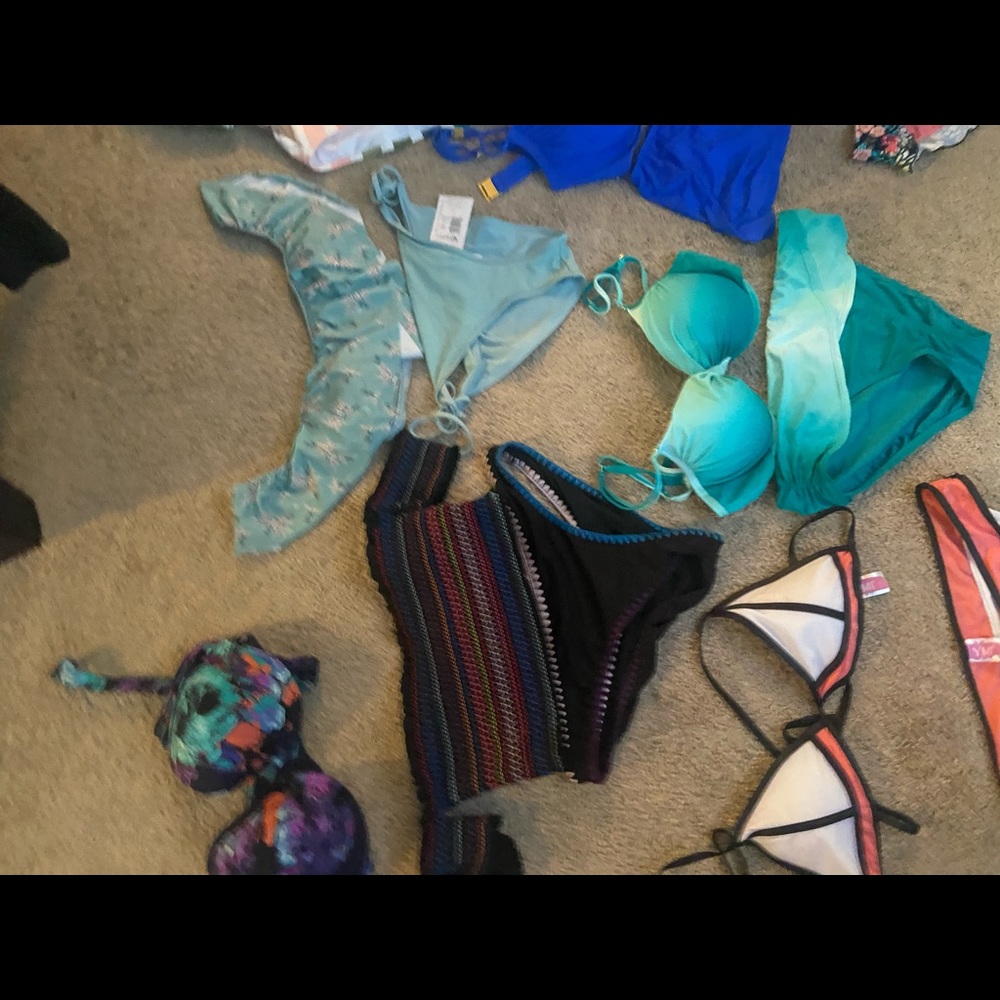 Bikinis ! - Picture 7 of 7